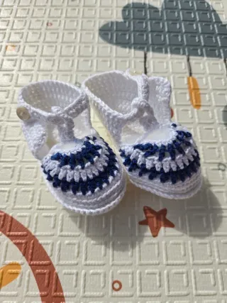 Scarpine neonata uncinetto cotone bianco e blu
