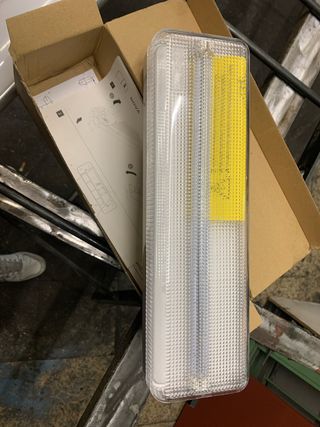 Luz de emergencia LED nueva