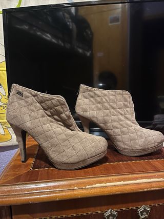 Botines Xti Marrones Cuadrados Tacón