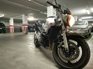 Suzuki GSR600 Naked Negra/Plata