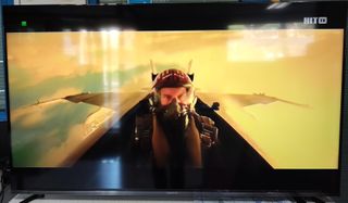 TV Cecotec 65 Negra y Roja