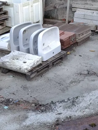 Lavabos de cerámica blancos