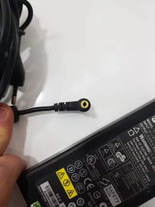 Cargador Fujitsu Siemens LSE0202D2090 20V 4.5A