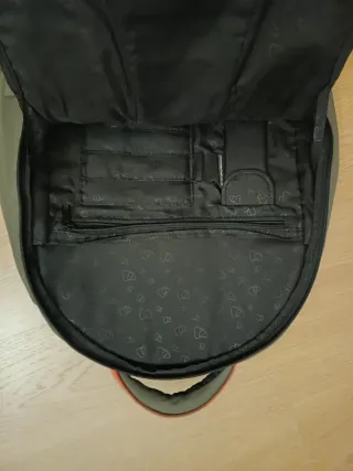 Mochila Tech Air portátil verde y naranja