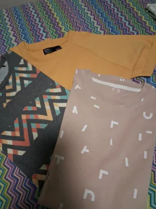 Camiseta Bershka gris con estampado geométrico