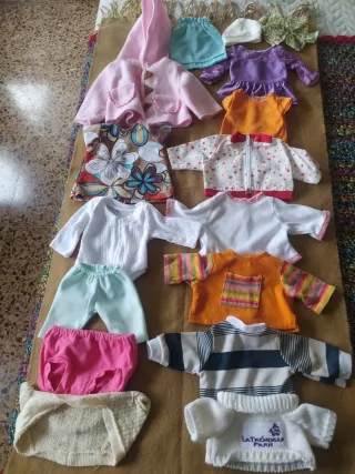 Ropa para muñecos variada
