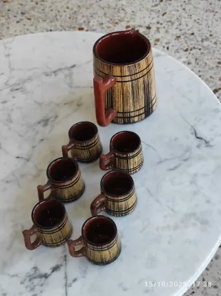 Set di caraffa e 6 bicchieri in porcellana