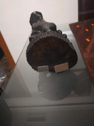 Figura tallada a mano de madera