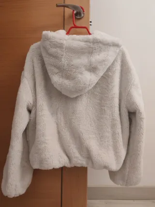 Cazadora de pelo Bershka Talla L