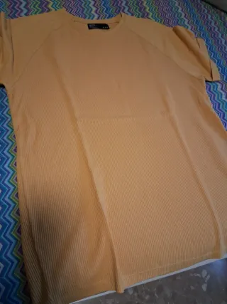 Camiseta Bershka naranja