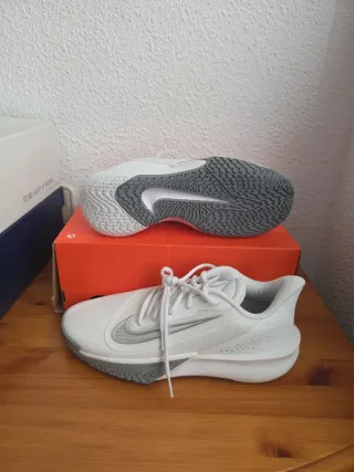 Zapatillas Nike Blancas y Grises