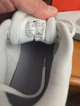 Zapatillas Nike Blancas y Grises