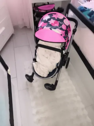 2 Passeggini per Bambole con Tutti gli Accessori Inclusi