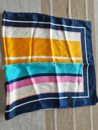 Pañuelo satinado Primark rayas