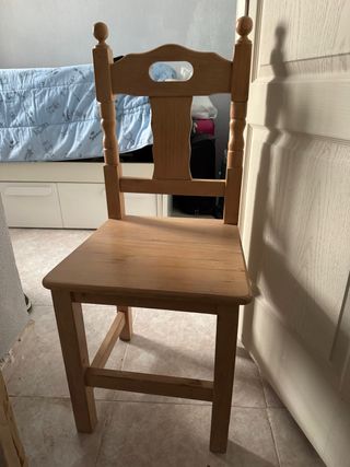 Silla de madera rústica