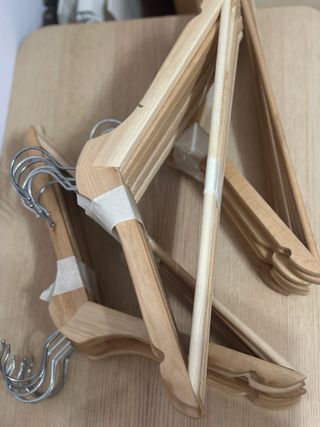 25 Perchas Madera Natural con Gancho Metal