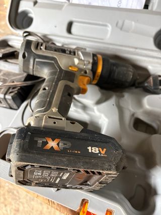 Taladro Percutor Titan 18V + Batería 2Ah