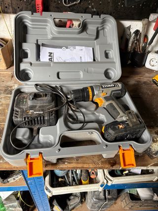 Taladro Percutor Titan 18V + Batería 2Ah
