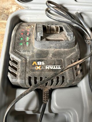 Taladro Percutor Titan 18V + Batería 2Ah