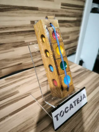 Juego de habilidad de madera con colores