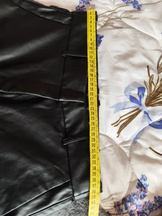 Pantalón polipiel H&M Talla 44