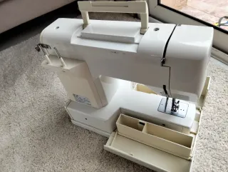 Máquina de coser WERTHEIM