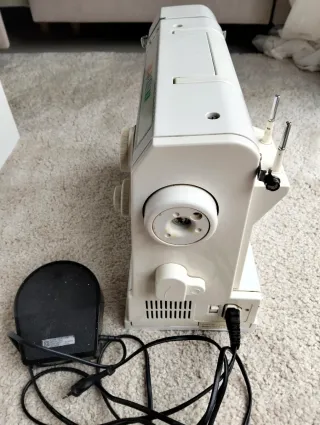 Máquina de coser WERTHEIM