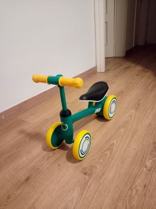 Corre pasillos de cuatro ruedas