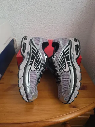 Nike Zapatillas Deportivas Plata y Negro