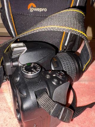 Reflex Nikon D3300 con objetivo 18-55mm