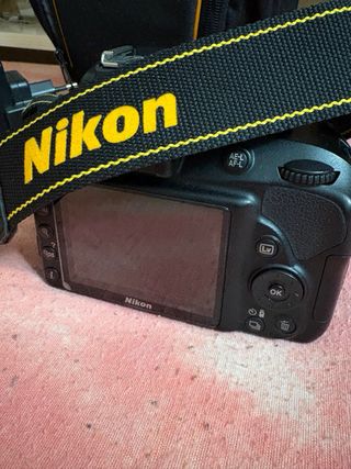 Reflex Nikon D3300 con objetivo 18-55mm