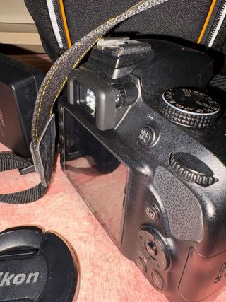 Reflex Nikon D3300 con objetivo 18-55mm