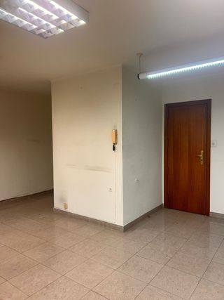 Se alquila entresuelo