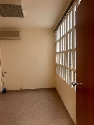 Se alquila entresuelo