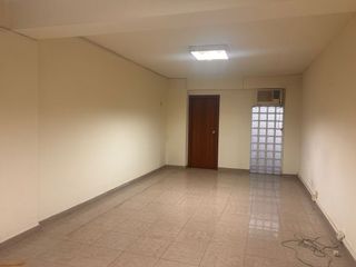 Se alquila entresuelo
