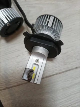 Philips Ultinon Pro3021 LED faros delanteros (H4)