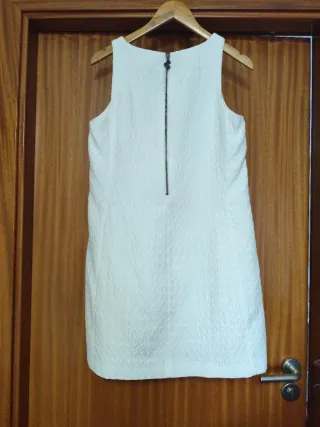 Vestido blanco sin mangas con estampado