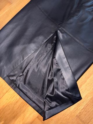 Falda Zara cuero negra con etiquetas