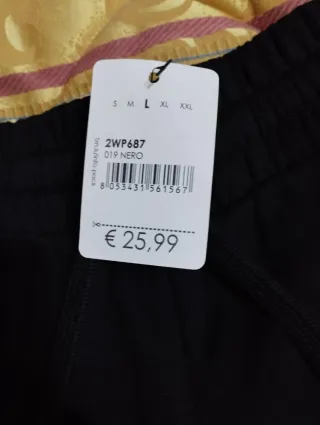 Pantaloni neri morbidi con tasconi