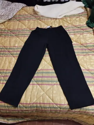 Pantaloni neri morbidi con tasconi