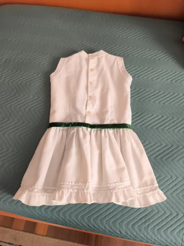 Vestido de niña hecho a mano