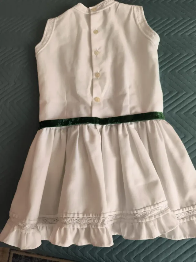 Vestido de niña hecho a mano