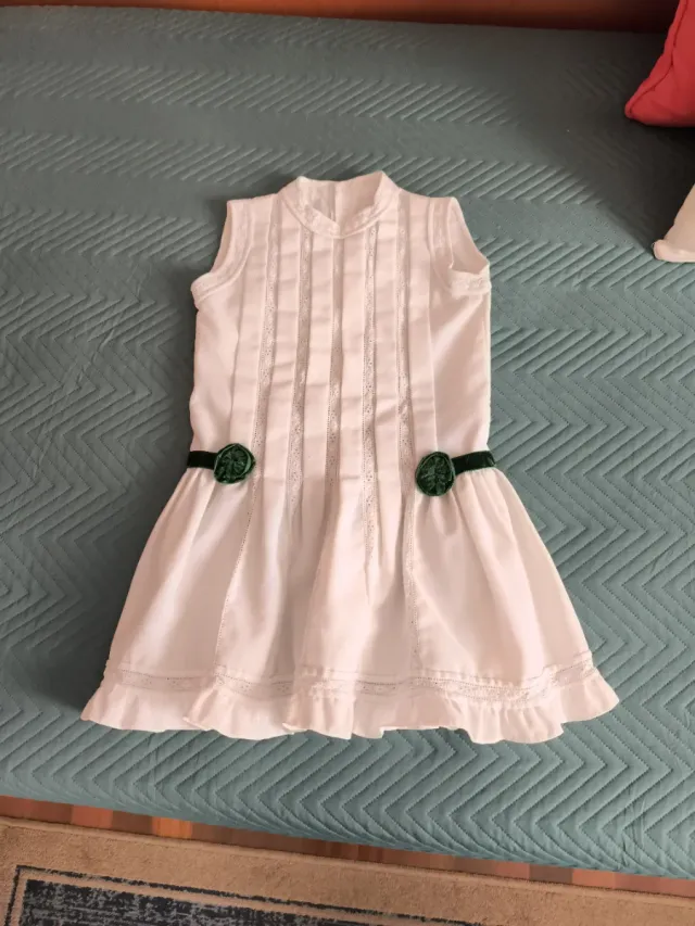 Vestido de niña hecho a mano