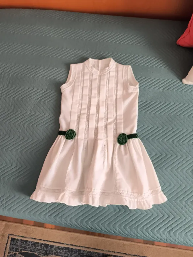 Vestido de niña hecho a mano