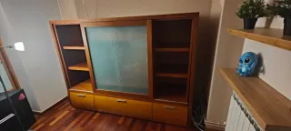 Mueble salón madera y cristal