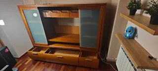 Mueble salón madera y cristal