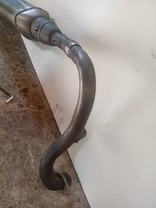 Línea de escape Akrapovič carbono