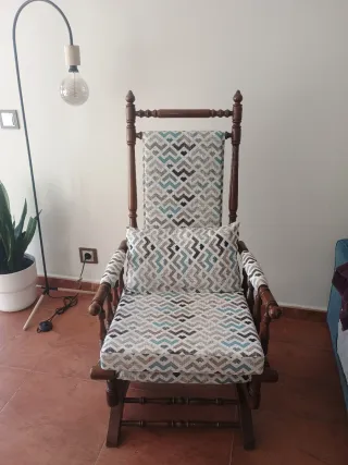 Mecedora Antigua Madera y Tela