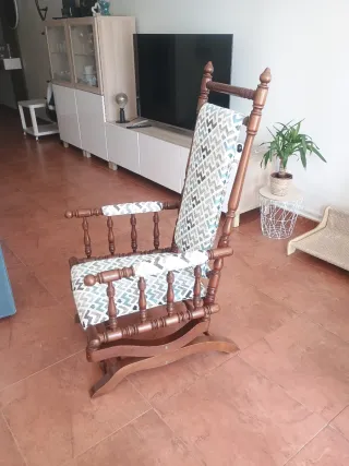 Mecedora Antigua Madera y Tela