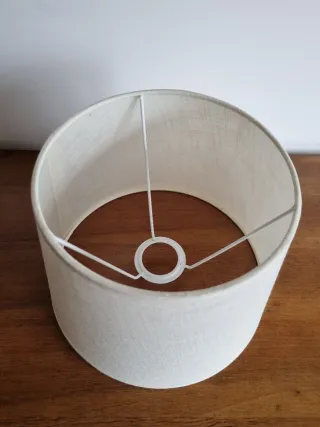 Pantalla lámpara tela en tono blanco roto